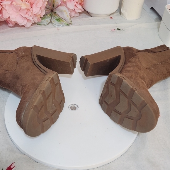 Nine West Ream Suede Chelsea Congnac Brown Ankle Boots Size: 8.5M - Picture 10 of 12